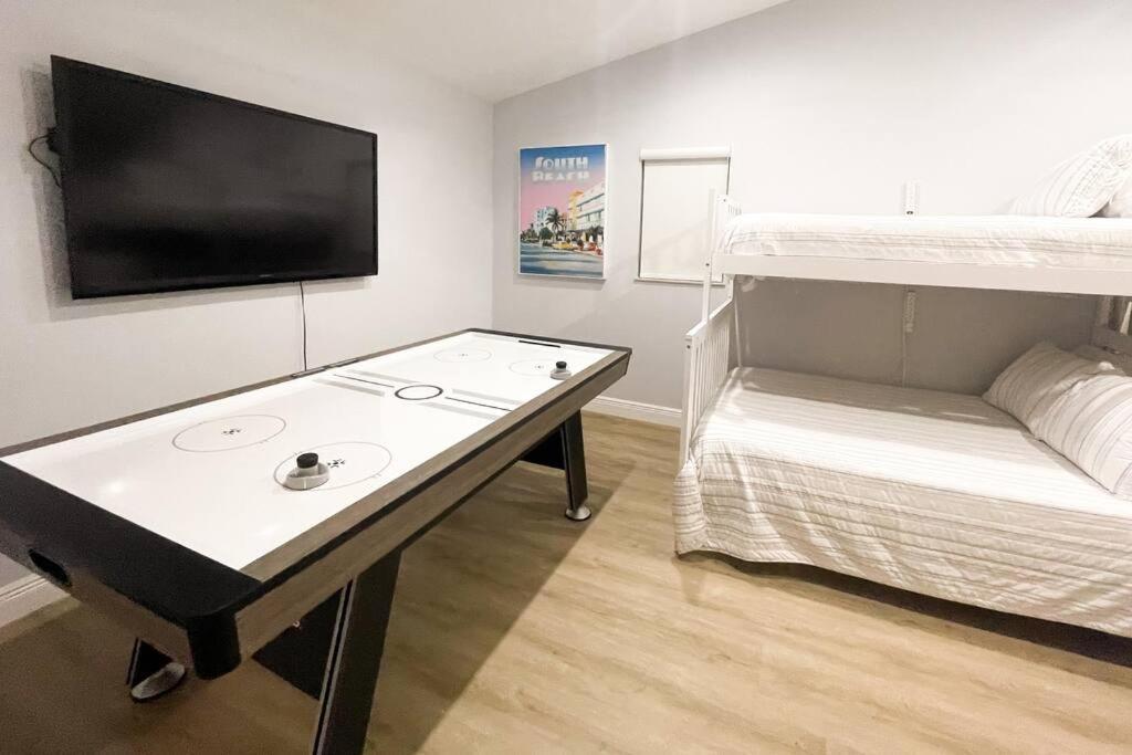 5br! Pool, Air Hockey, Playground, Gazebo, Bbq, Sleeps 16 Pousada